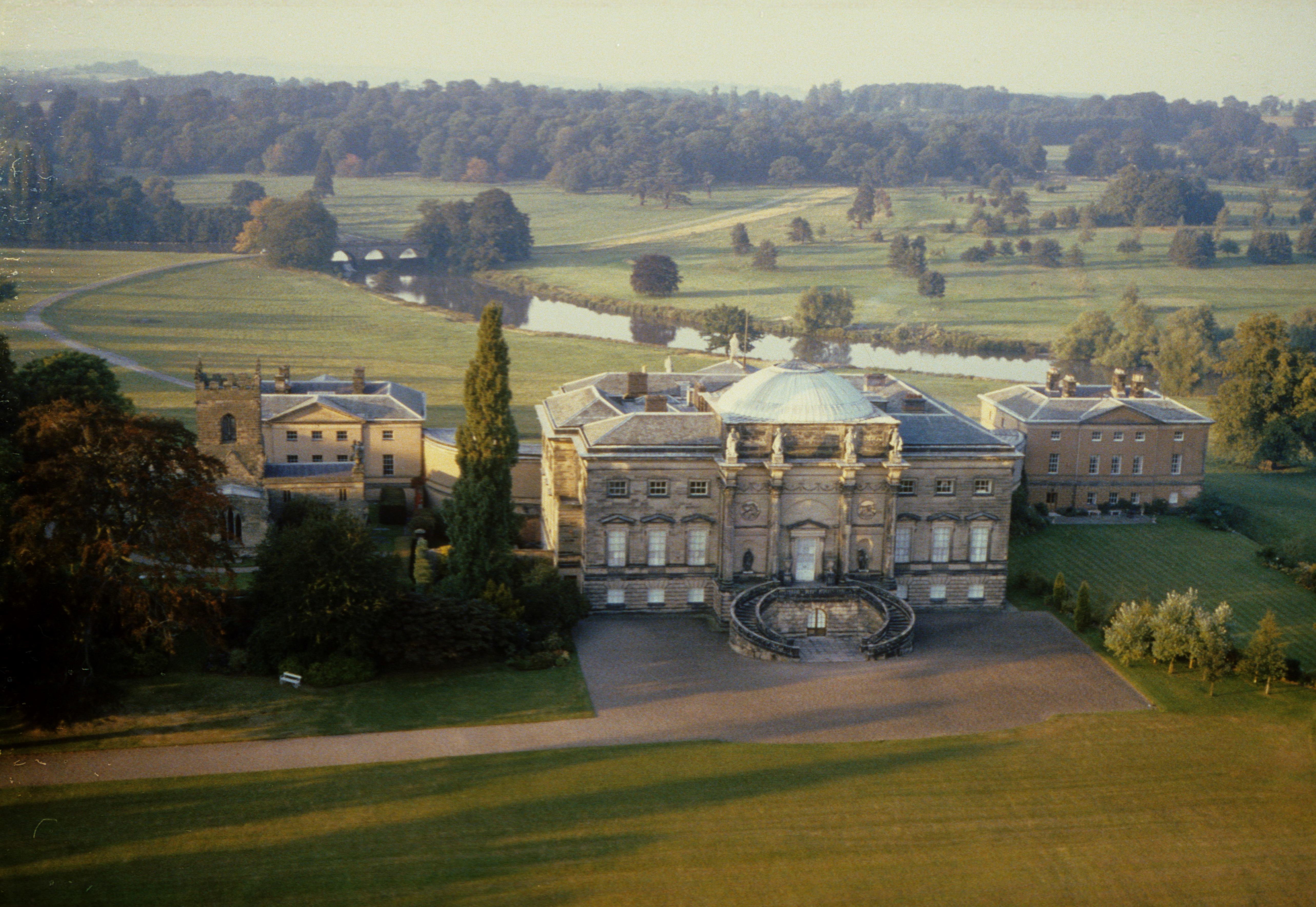 stately homes to visit in derbyshire